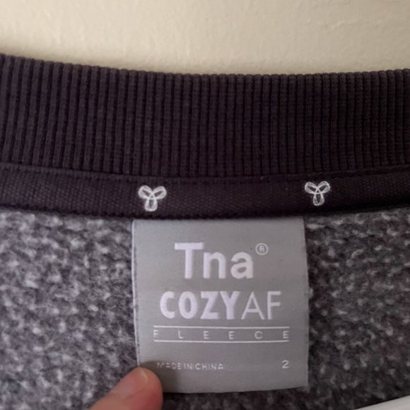 TNA "COZYAF Perfect Cropped Sweatshirt" - Picture 2 of 2